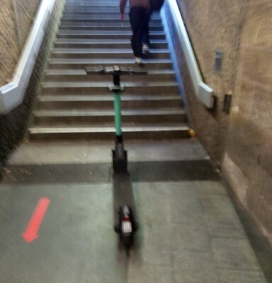 Escooter Nürnberg bescheuert geparkt